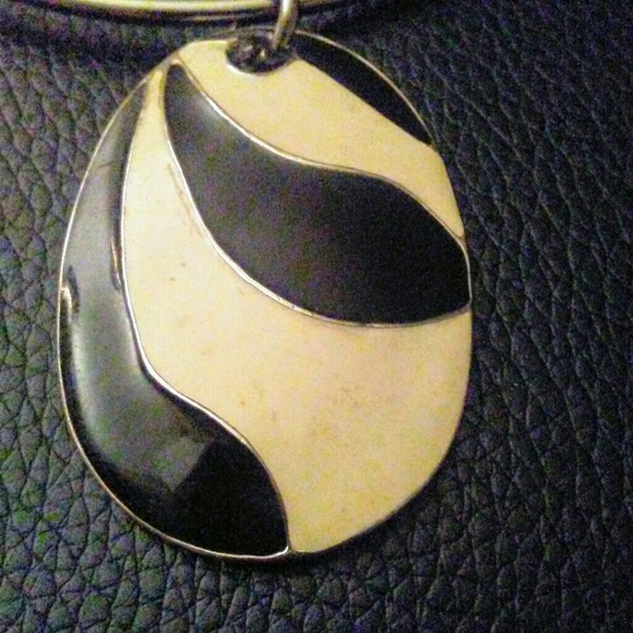 Vintage. 70s Wire Enamel Choker - Picture 2 of 4